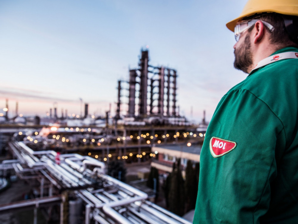 Оперативната добивка на МОЛ лани паднала за 37 отсто