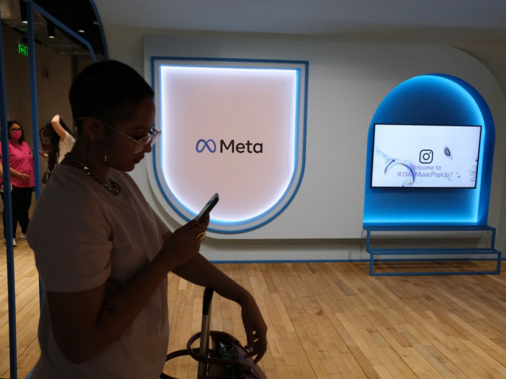 Европските регулатори ѝ се закануваат на „Мета“ поради персонализираните реклами