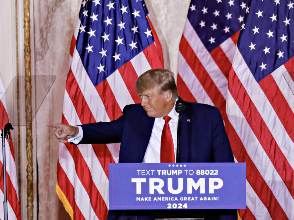 Маск го враќа Трамп на Твитер откако мнозинството гласаше „за“