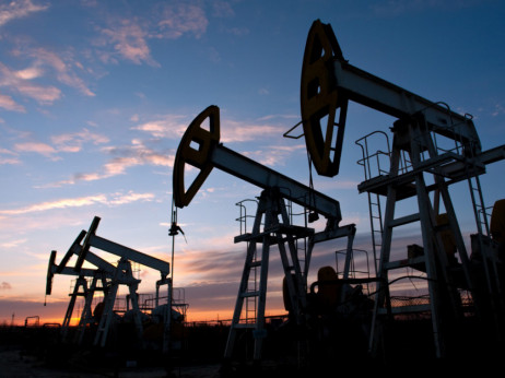 ЕУ се согласи руската нафта да ја ограничи на 60 долари за барел