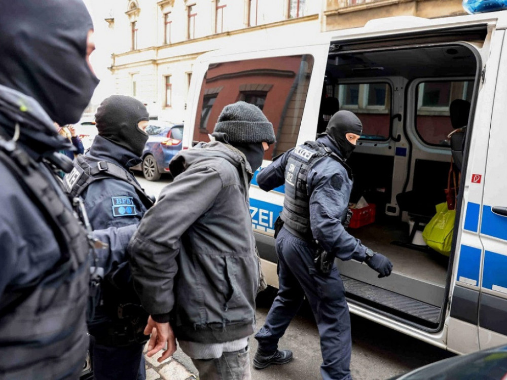 Голема рација во Германија, екстремни десничари планирале државен удар