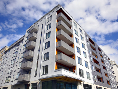 Градежниците за скапите станови: На цената влијаат политички одлуки