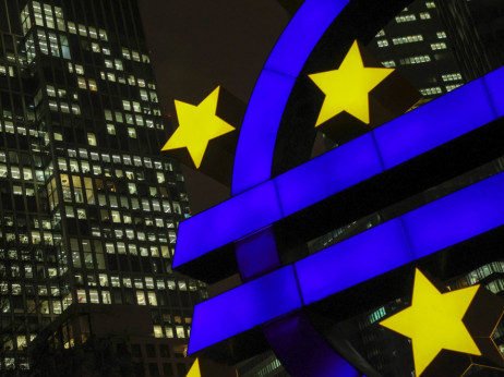 ЕЦБ ги зголеми стапките за половина поен, но не открива што понатаму