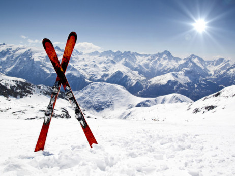 Каде да се оди на скијање во Европа кога нема доволно снег?