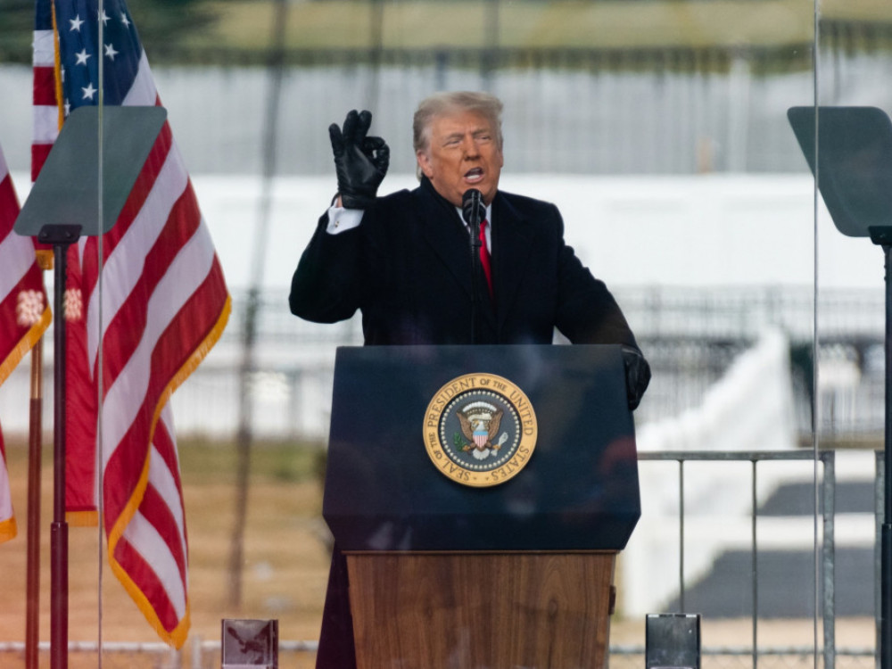 По двегодишна забрана, Трамп се враќа на Фејсбук и Инстаграм