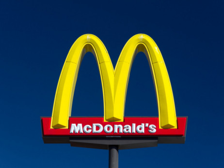 „Мекдоналдс“ дели онлајн откази, расте гневот кај вработените