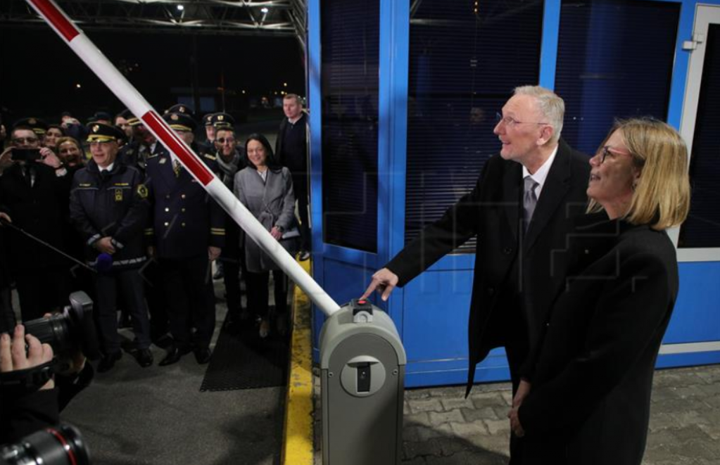 Хрватска официјално стана членка на еврозоната и на Шенген