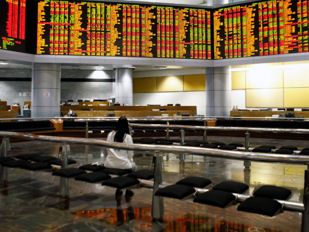 Берзанските индекси паѓаат, криптовалутите растат