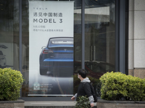 „Тесла“ ги намалува цените во Кина, се продава за 40 отсто поевтино од САД