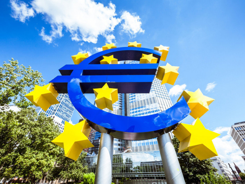 ЕЦБ зголеми за половина поен и најави уште еден таков потег