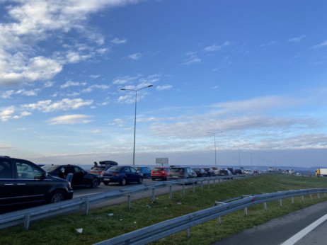 ББА репортажа - За влез во Хрватска се чека во колона од 8 километри