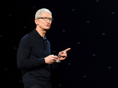 „Епл“ ја намалува платата на генералниот директор за 40 отсто