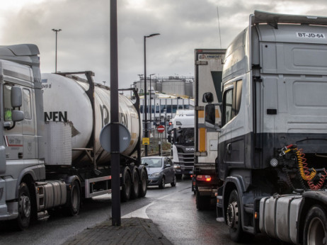 Четири ЕУ-членки повикуваат на нула емисија од камионите и автобусите