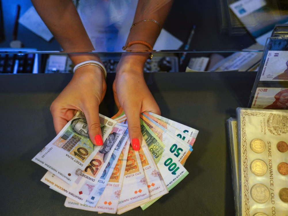 Владата го почнува септември со нови задолжувања, ќе плаќа камата до 6,15 проценти