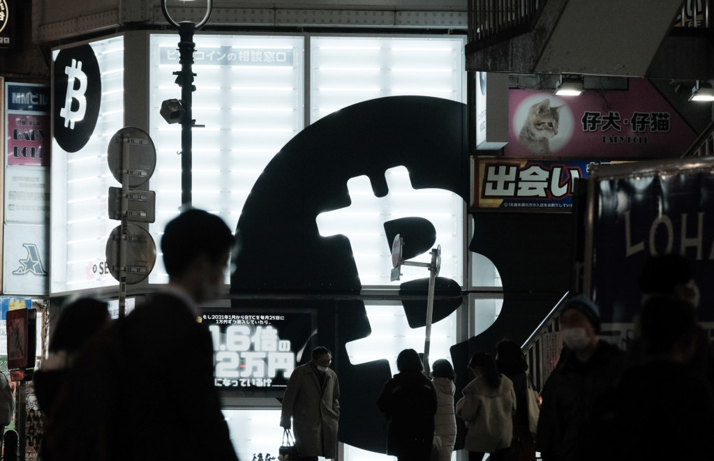 Инвеститорите полагаат надеж во биткоинот по банкарската бура