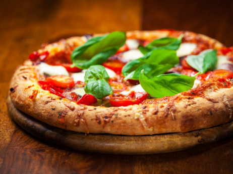 Скапата пица го оптоварува италијанскиот џеб, особено ако е подготвена дома