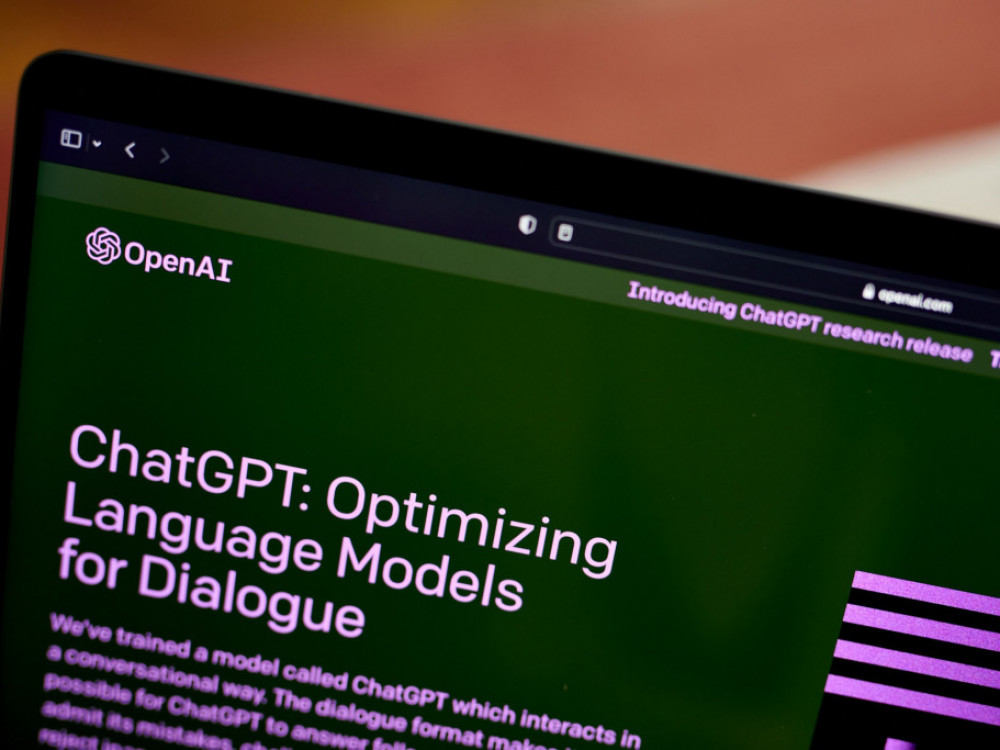 ЏП Морган ја ограничи употребата на ЧетГПТ за вработените