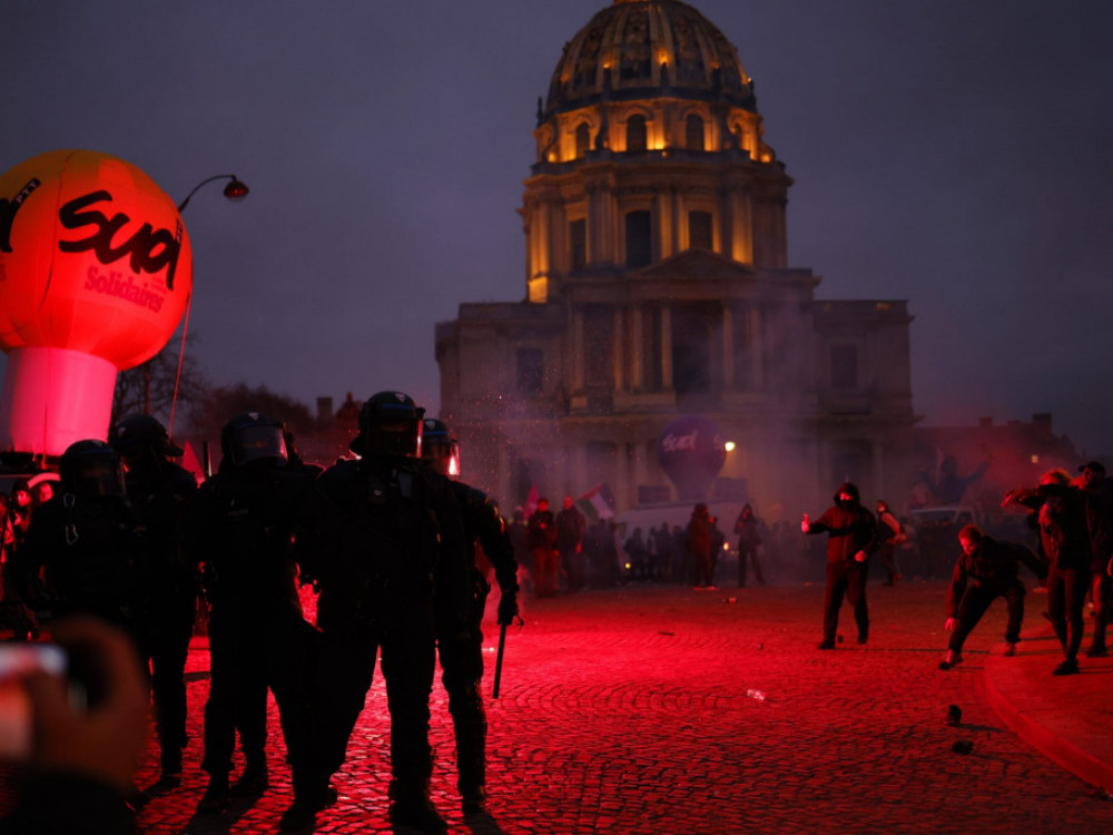 Протести против пензиската реформа во Франција