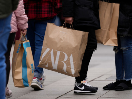 „Зара“ ќе наплаќа за враќање на производи купени онлајн