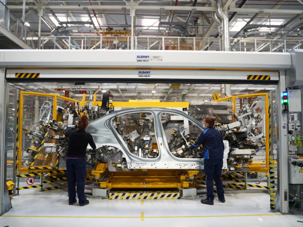 БМВ инвестира 800 милиони евра во фабрика за електрични возила во Мексико