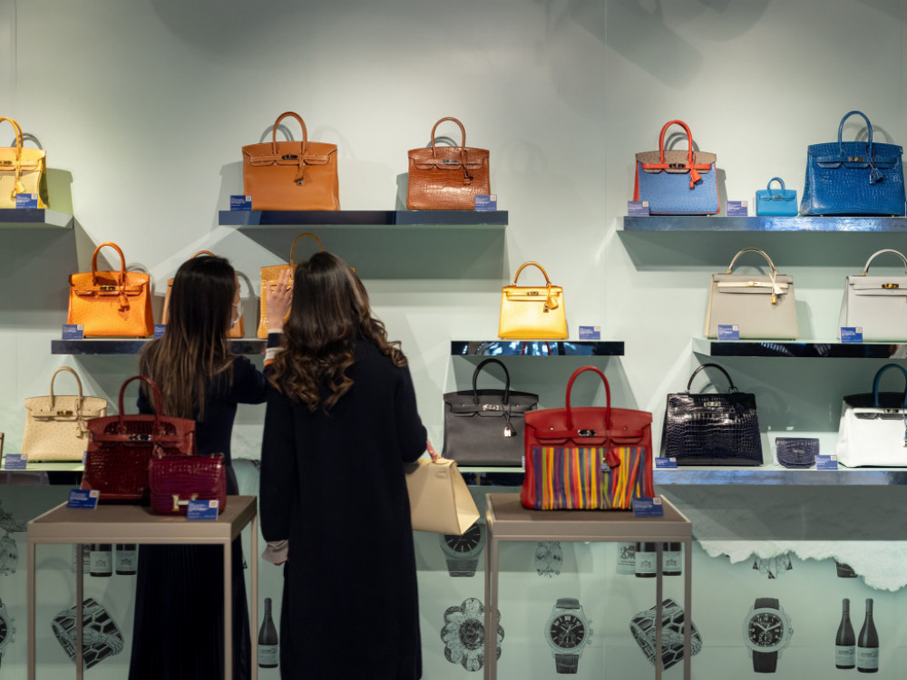 Неделен преглед: Високи температури, скапи чанти и нови возила