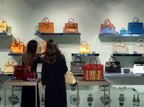 Тајкун доби милиони продавајќи дел од колекцијата на чанти од „Хермес“