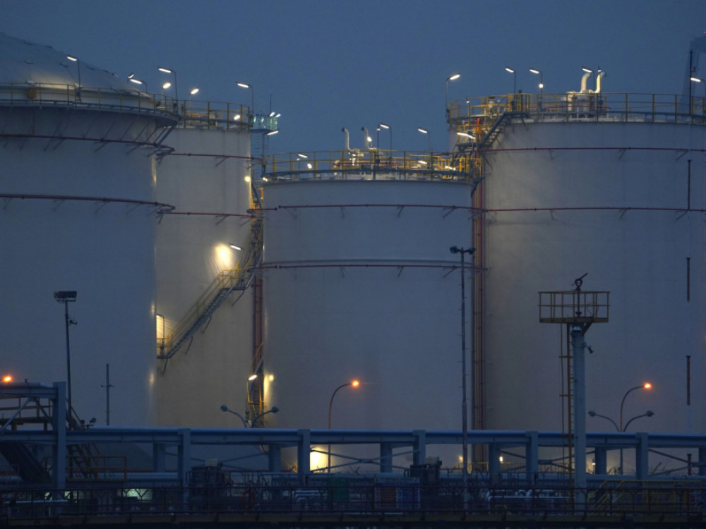 Можното зголемување на стапките од ФЕД ги намалува цените на нафтата