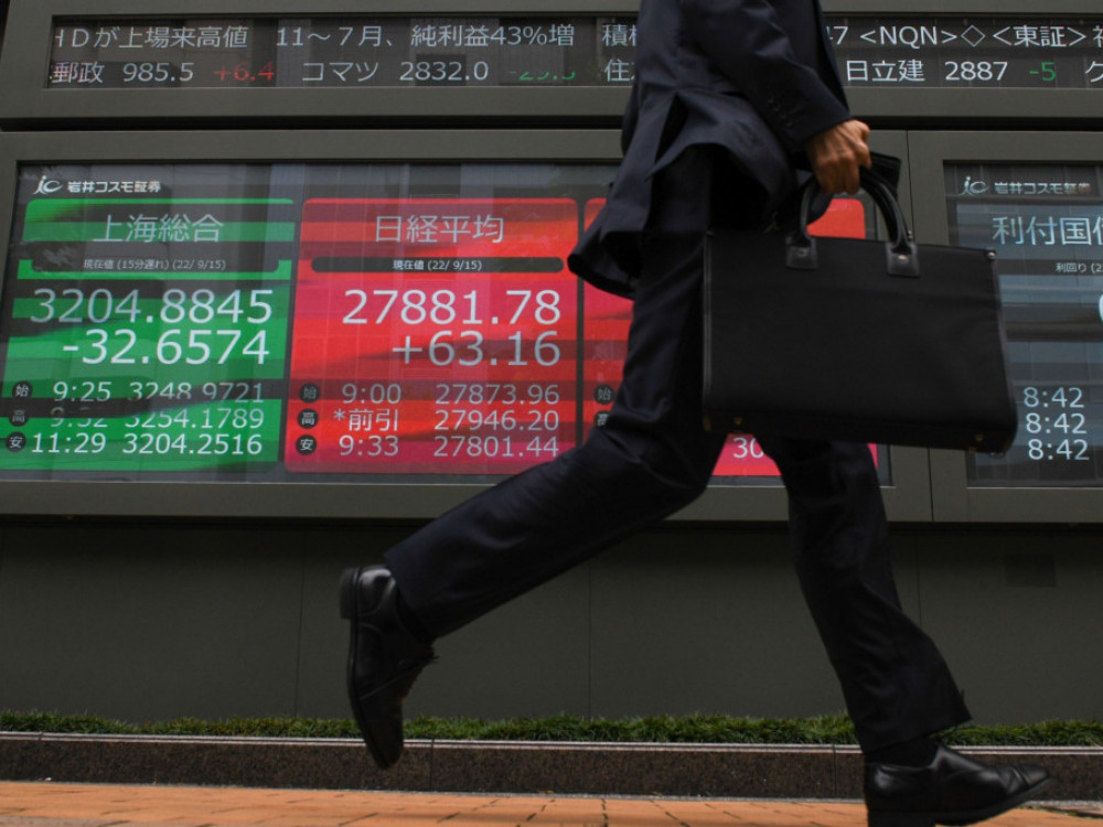 Берзите се под притисок, се враќа загриженоста за банкарскиот систем