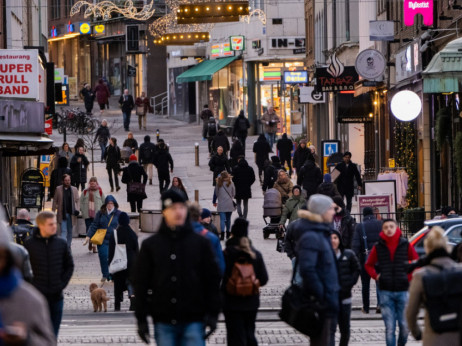Шведската економија продолжува да тоне четири квартали по ред