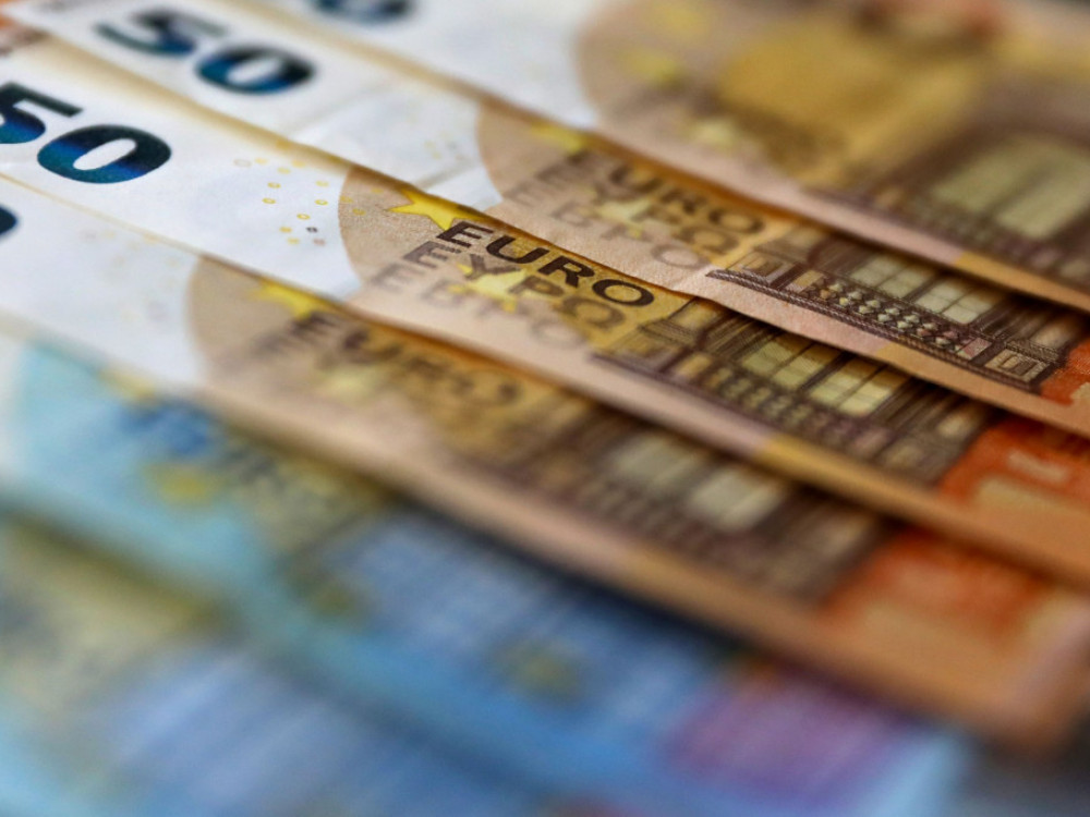 Русија уште ги користи „токсичните“ евро и долар речиси за половина извоз
