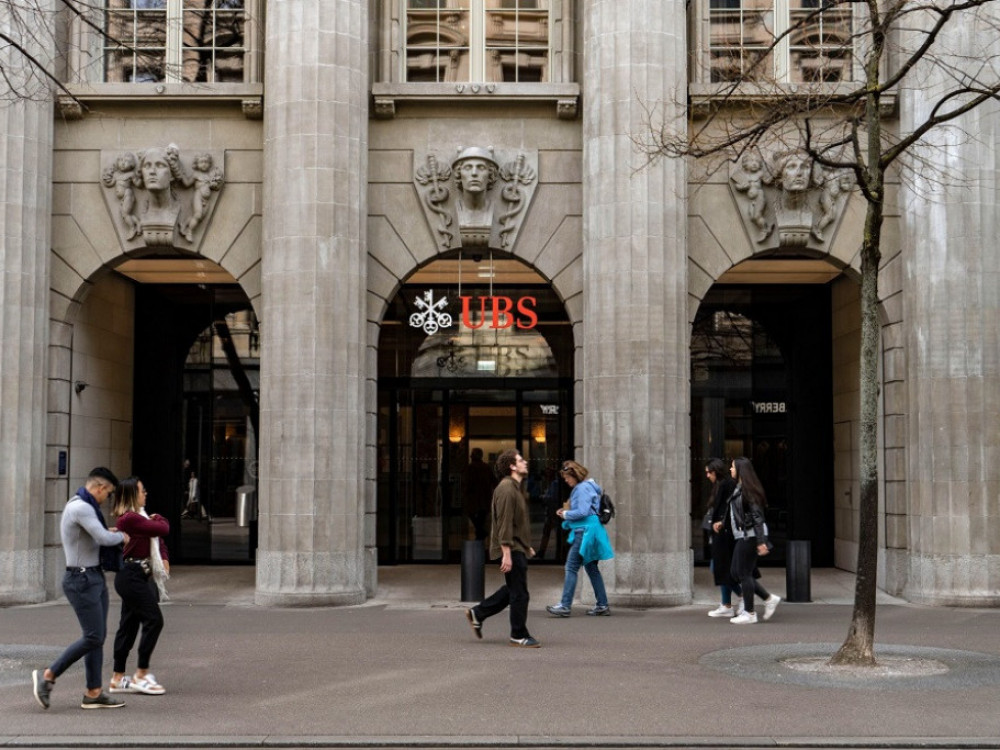 „Фајненшл тајмс“: УБС нуди да го купи Кредит Суис за милијарда долари