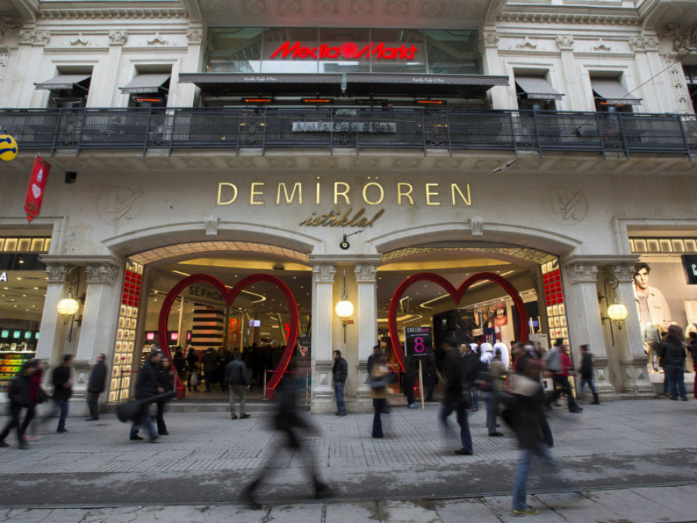 Запленет еден од најголемите трговски центри во Истанбул