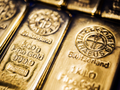 Цената на златото прв пат по една година надмина 2.000 долари за унца