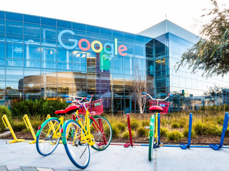 „Гугл“ отпушта стотина вработени за да ги намали трошоците