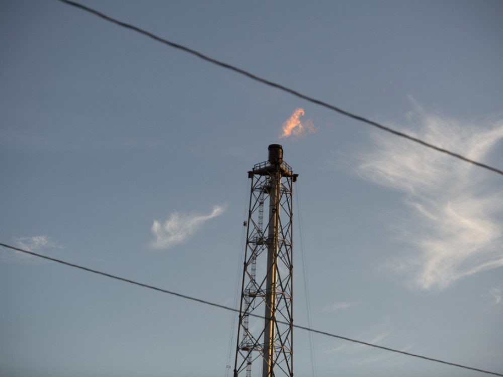 По дводневниот раст, нафтата денеска паѓа во пресрет на одлуката на ФЕД