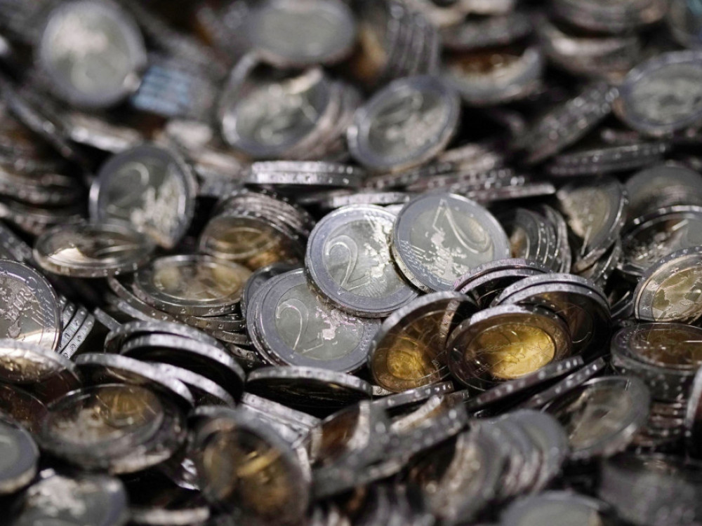 Пет вести за почеток на денот: Наплив на фалсификувани монети на евра