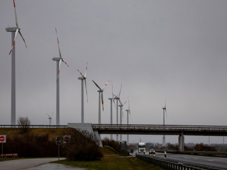 Германија бара новите автопатишта да имаат место за обновливи извори