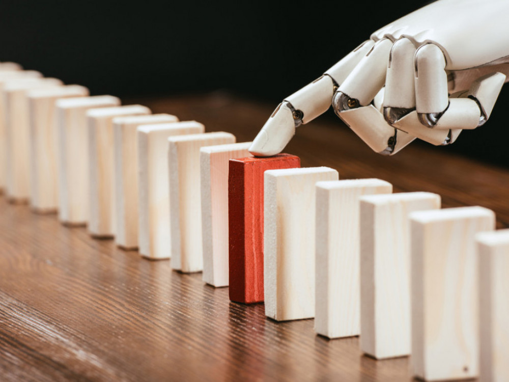 Робот со вештачка интелигенција ги надигрува луѓето во „Лавиринт“