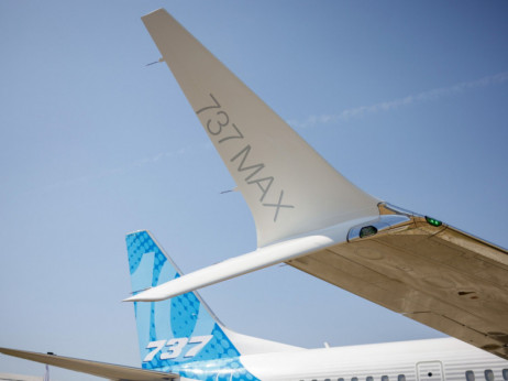 „Боинг“ во трка по кеш го зголемува производството на авионите „737“