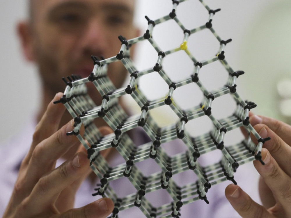 „Амазон“ ќе прави дијаманти за еволуција на компјутерските мрежи