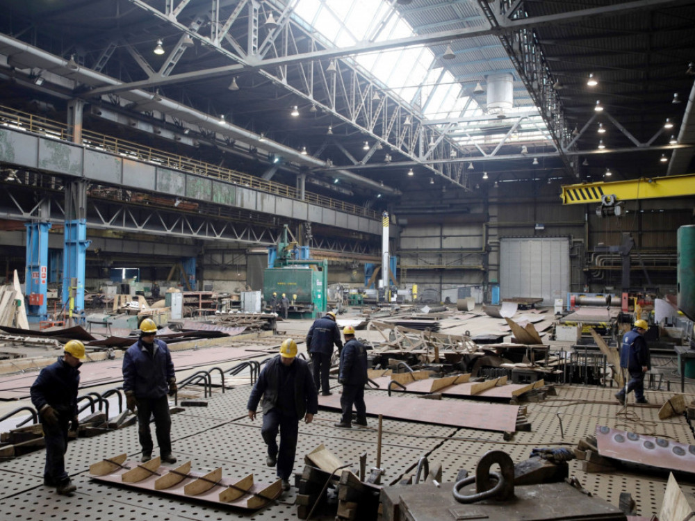 Анализа на светската економија: Забавува деловната активност во Кина