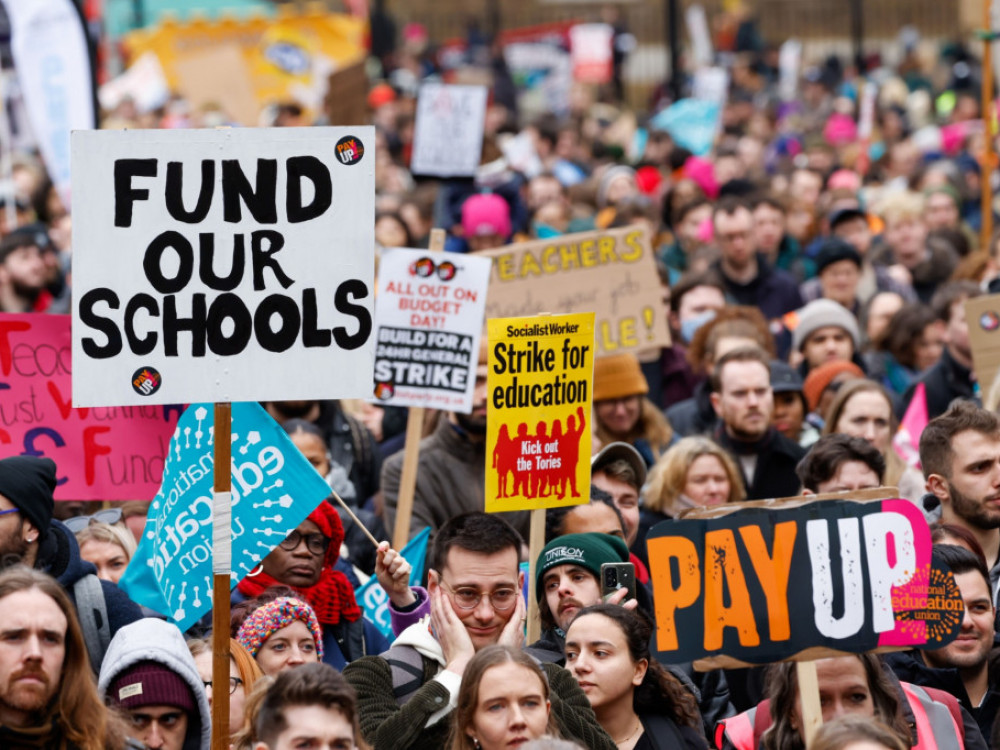 Зимските штрајкови ѝ нанесоа значаен удар на британската економија