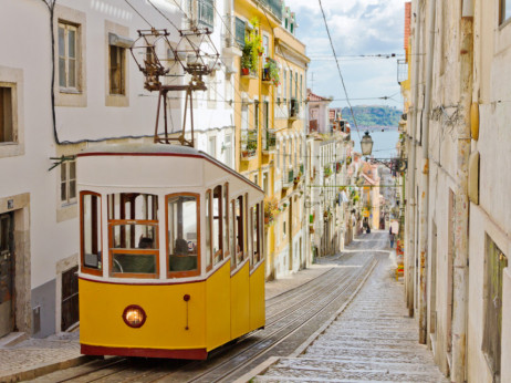 Португалскиот туристички сектор постави нов рекорд во приходи