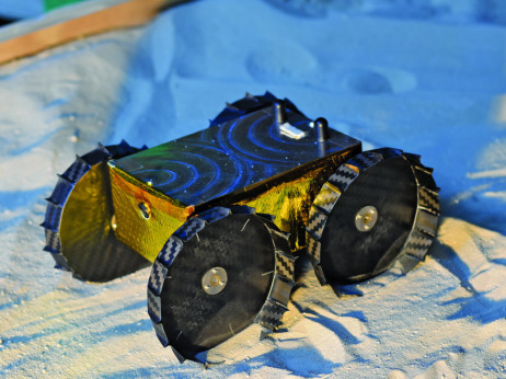 Студенти ќе испратат робот на Месечината пред НАСА