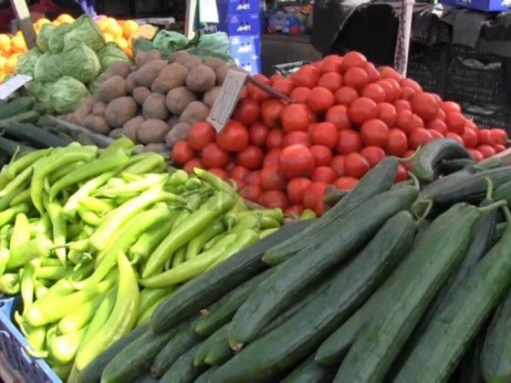 Цените на дел од овошјето и зеленчукот ќе останат замрзнати уште еден месец