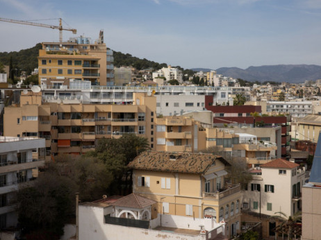 Шпанија размислува да ги заостри правилата за златните визи