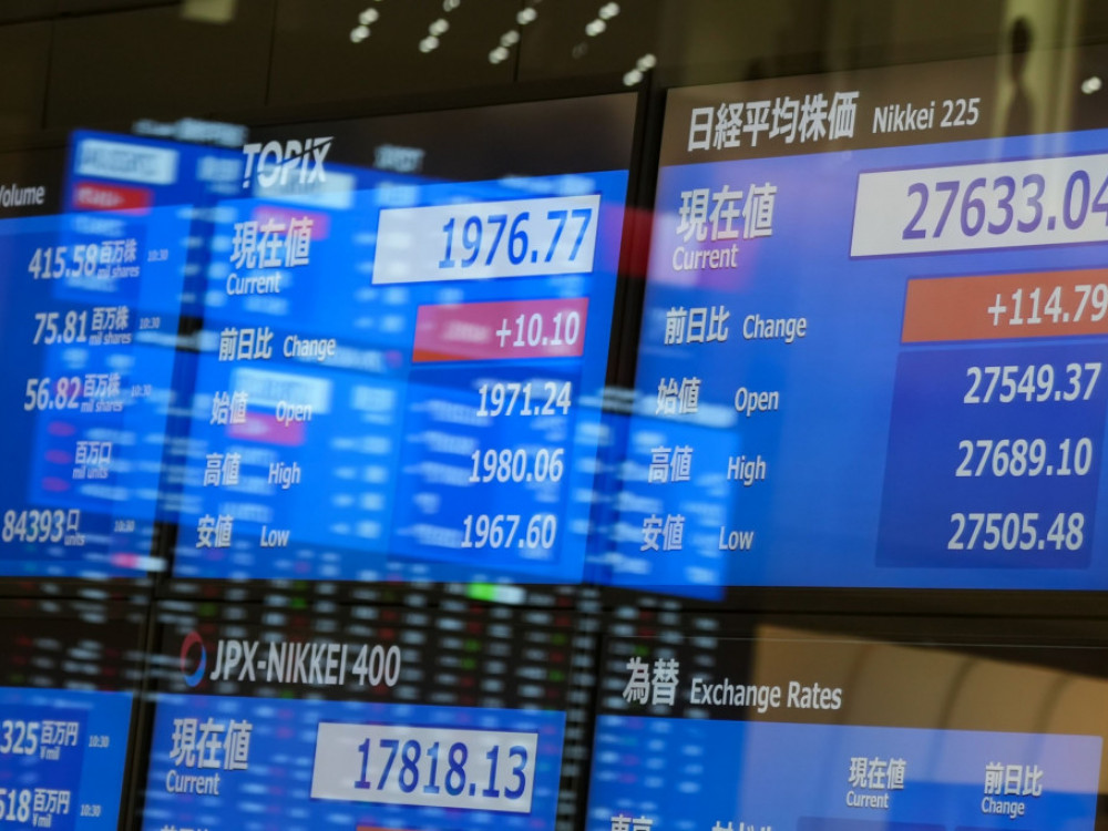 Доларот паѓа во очекување на новите податоци за инфлацијата во САД