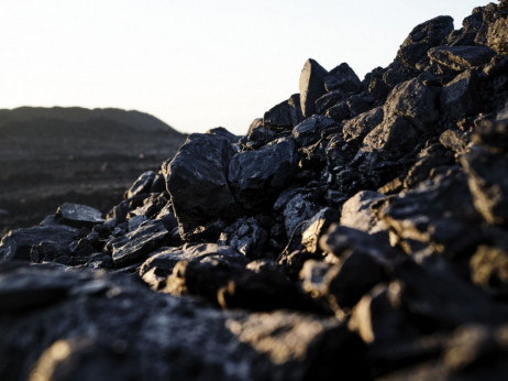 Цената на јагленот падна под 100 долари за тон, првпат од 2021 година