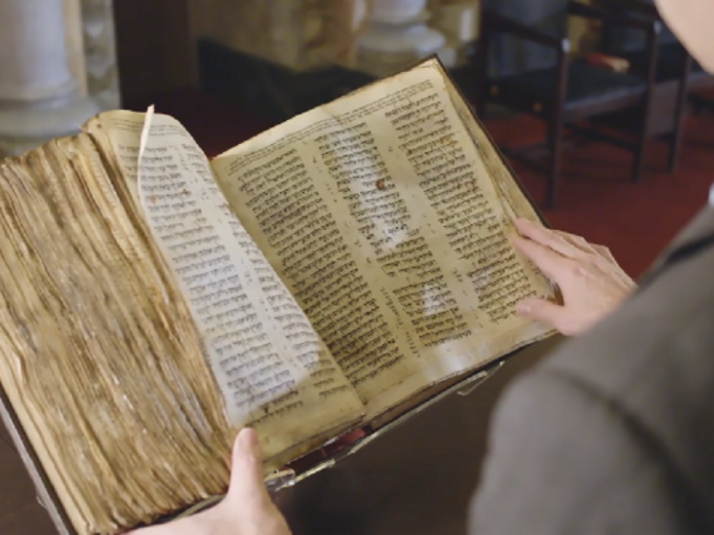 Најстарата хебрејска библија продадена за 38 милиони долари