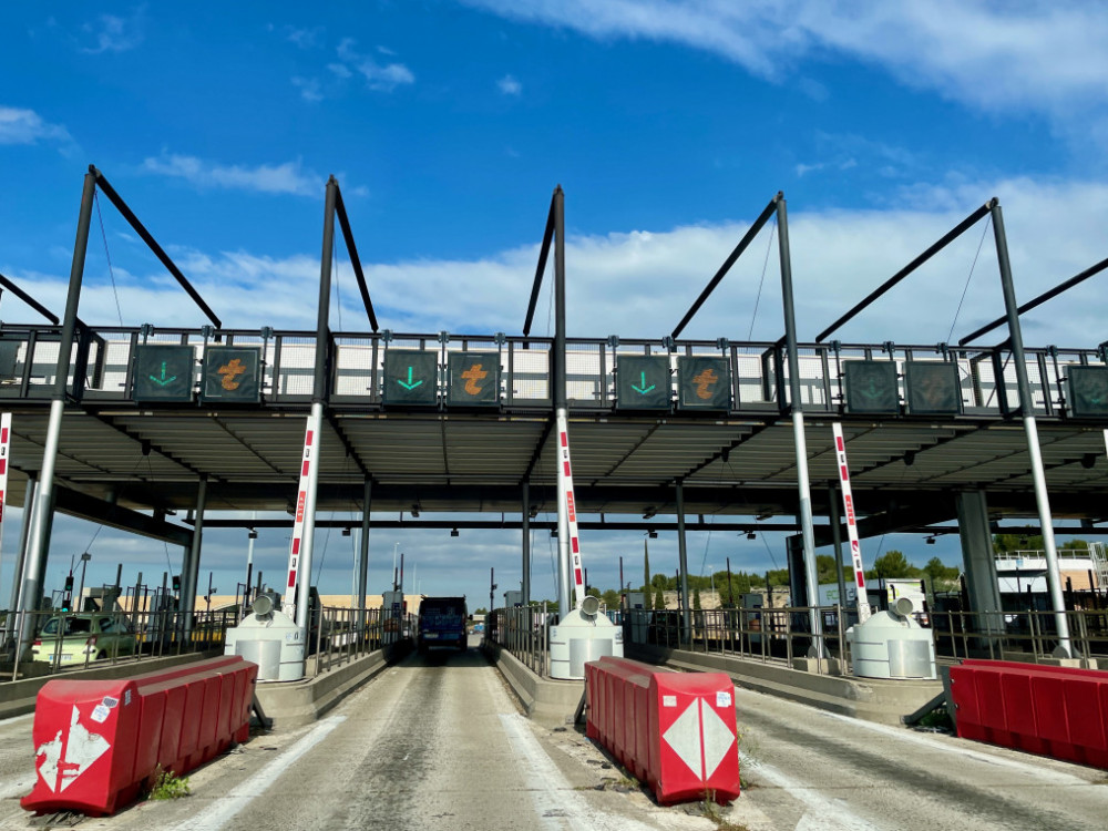 Од 1 јуни македонските возачи нема да застануваат на патарините во Србија